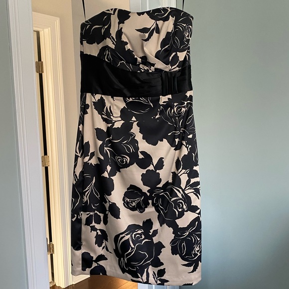White House Black Market Strapless Dress - sz 4 - Picture 1 of 3
